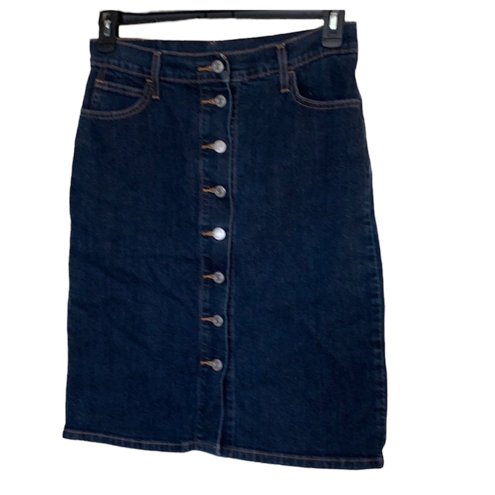 Levi’s denim button up blue Jean skirt size 28 office vacation travel